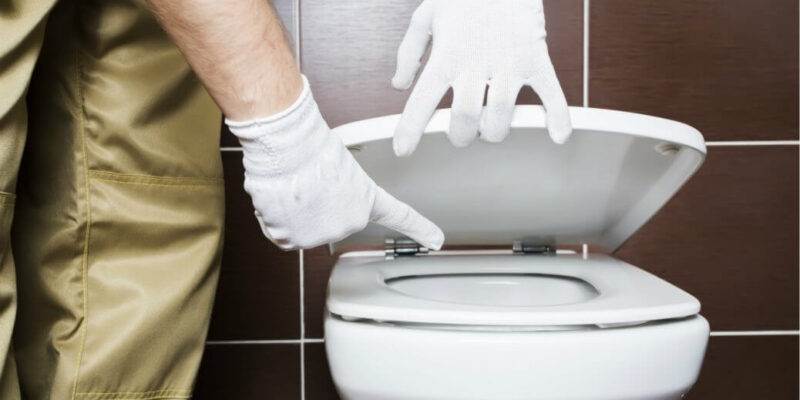 How To Repair A Leaky Toilet 800x400 